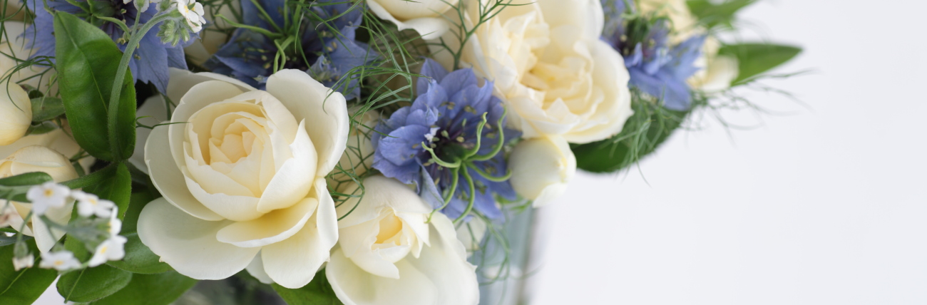 青と白の花束